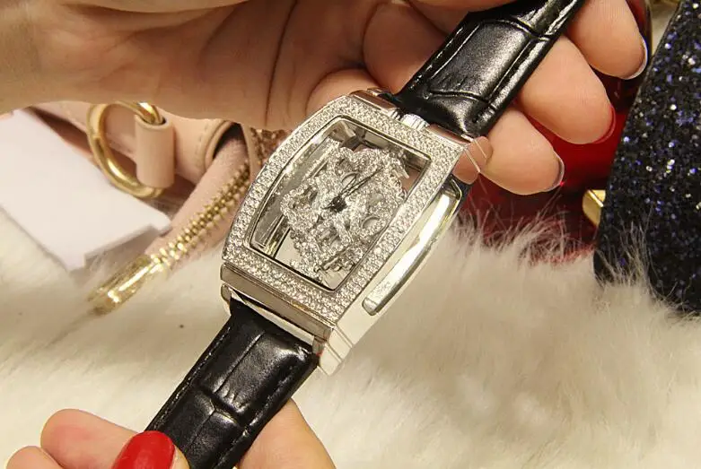 Новые подлинные женские часы с инкрустированным бриллиантами кожаным ремешком Кварцевые водонепроницаемые индивидуальные модные женские часы - Цвет: Черный