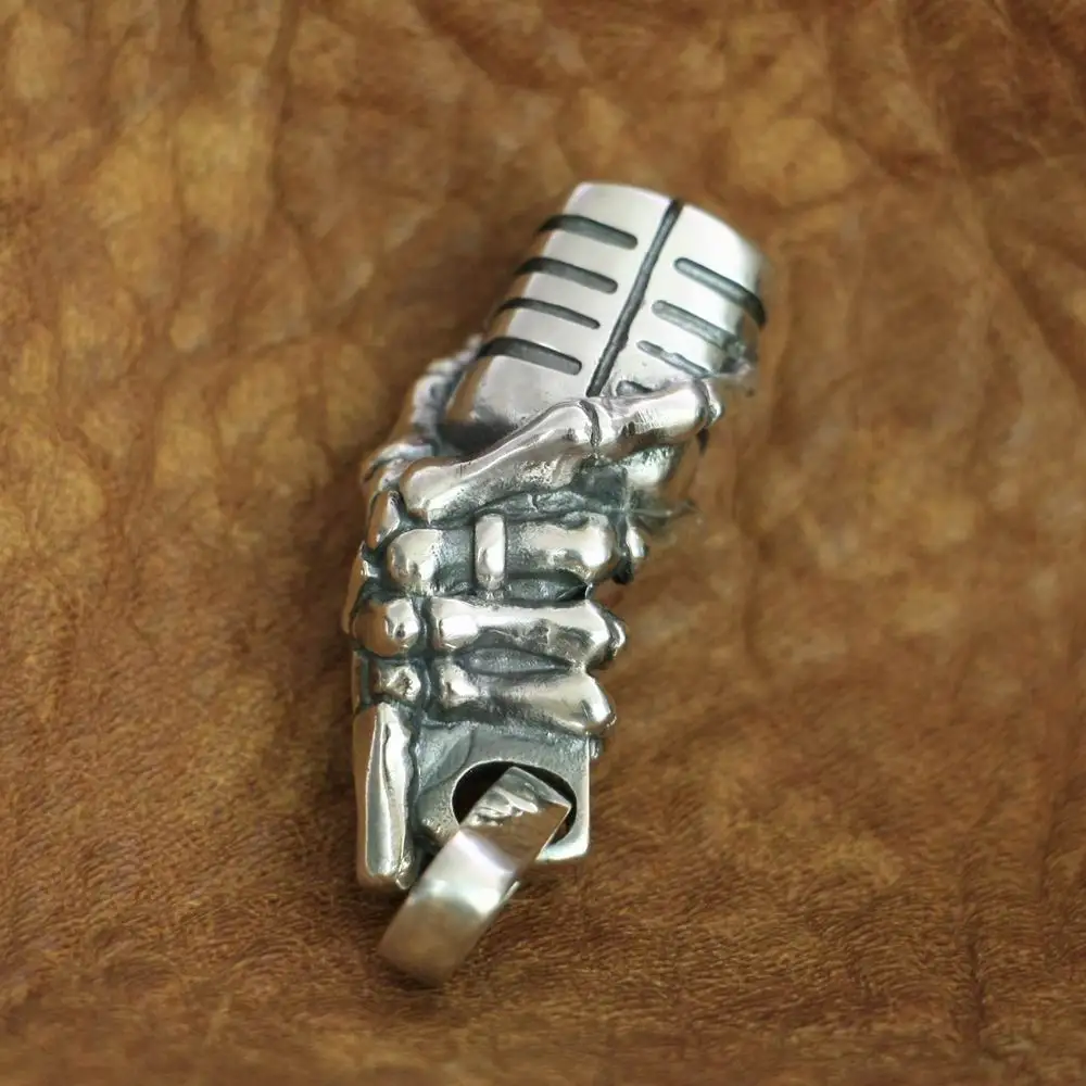 

LINSION 925 Sterling Silver Details Skull Hand Microphone Mens Biker Pendant TA150