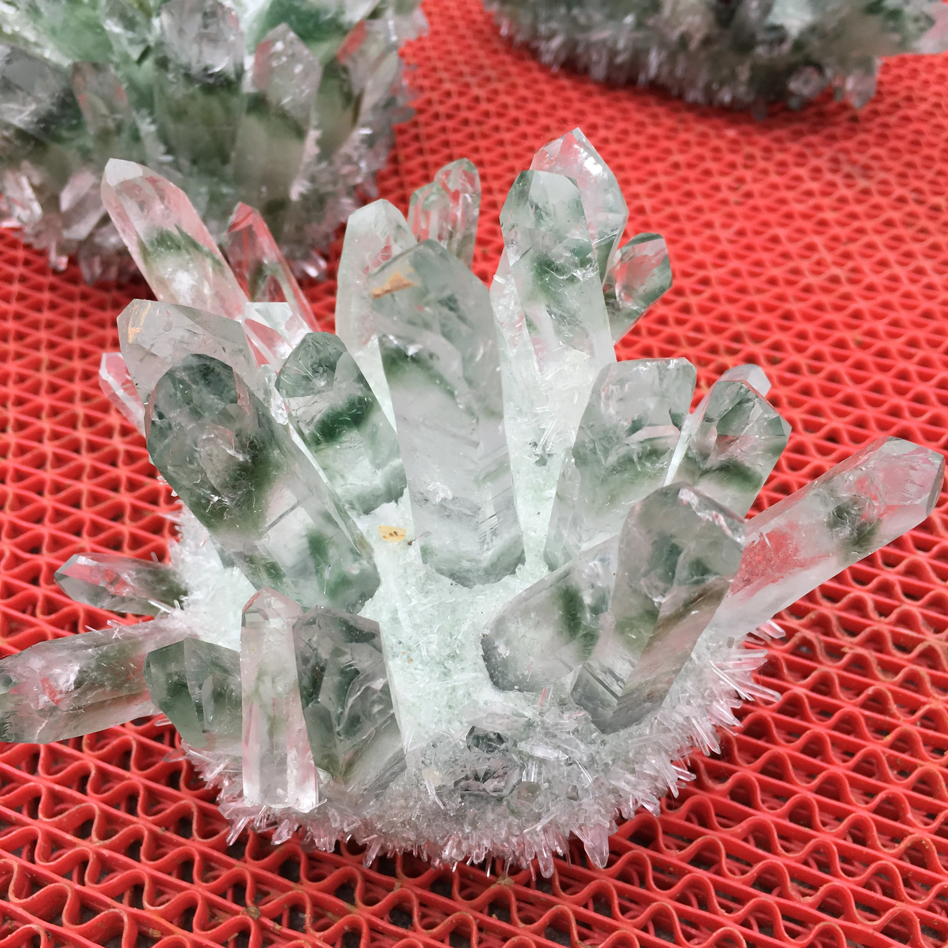 Натуральный зеленый Ghost Phantom Quartz Кристалл кластер целебный образец|Камни| |