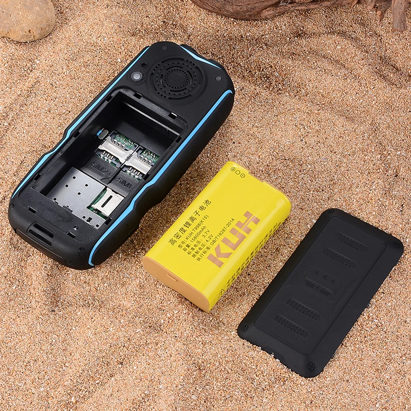 Günstige KUH Dual Taschenlampe 15800mAh Lange Standby Power Bank Robustes Outdoor Telefon Stoßfest Dual Sim Großen Stimme Russische Schlüssel Telefon