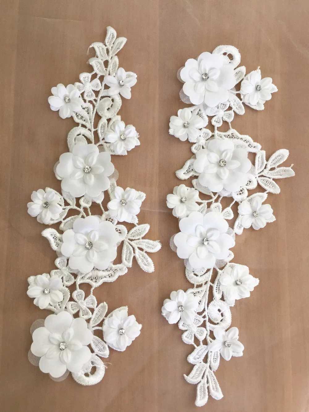

Exquisite 3D Venice Lace Applique Pair with Rhinestone at Center , Beaded Bridal Lace Applique for Garters, Gowns Embellishment