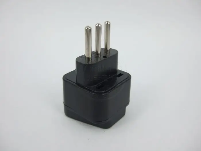 UniversalPlugAdapterConverterforItaly.jpg