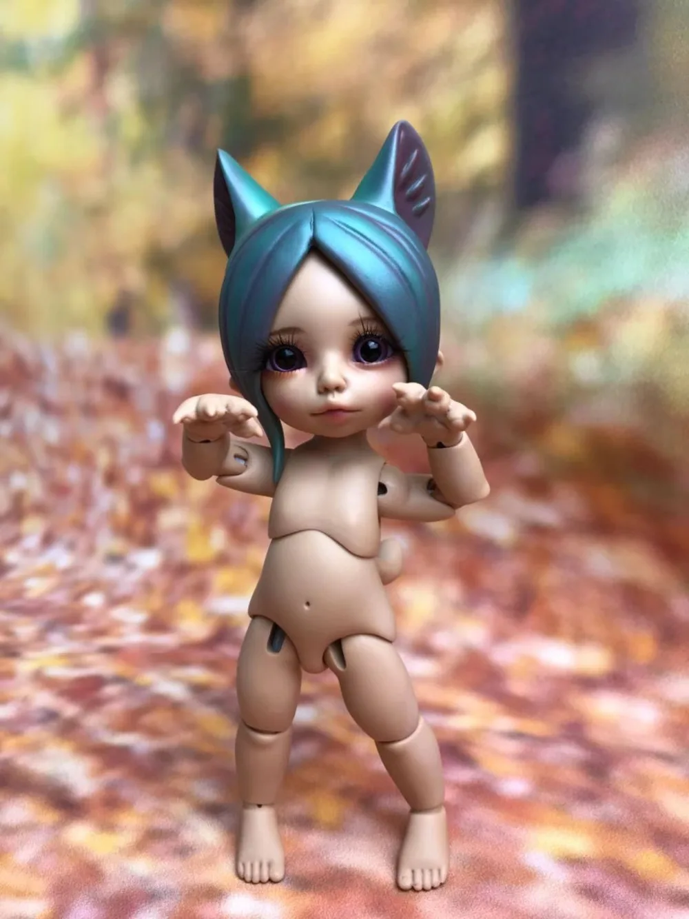 

bjd 1/8 doll-biting cat