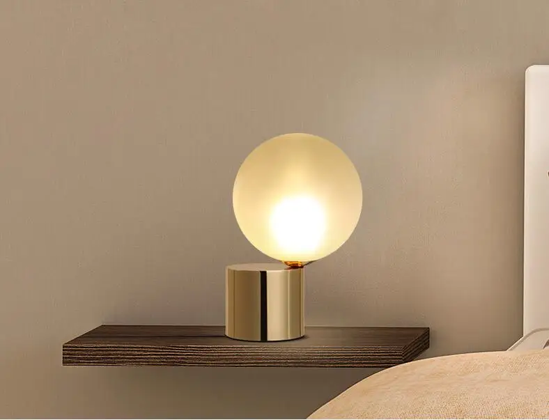 Nordic Творческий простое стекло абажур сферические небольшая настольная лампа спальня прикроватный настольная лампа A002, G9