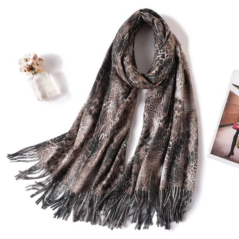 Леопардовый шарф с принтом для женщин новые двухсторонние кашемировые шарфы зимнее теплое одеяло длинные кисточки пашмины Твердые шали и палантины - Цвет: 250g  15