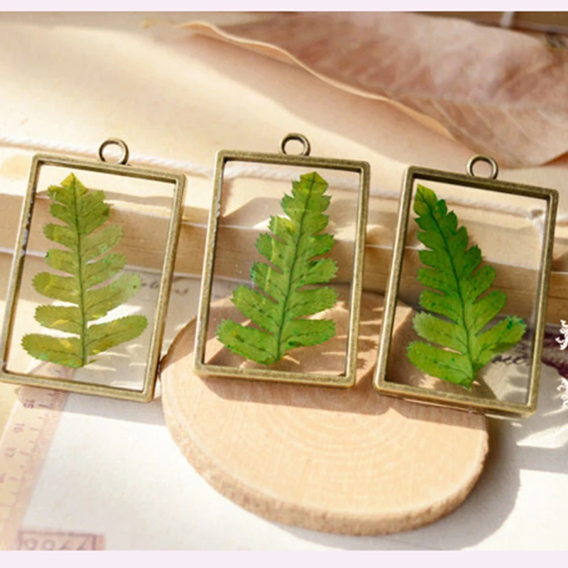 

LUBOV Green Rock Fern Specimen Necklace Dried Leaf Square Resin Pendant Necklace Vintage Bronze for Women Jewelry Gift New