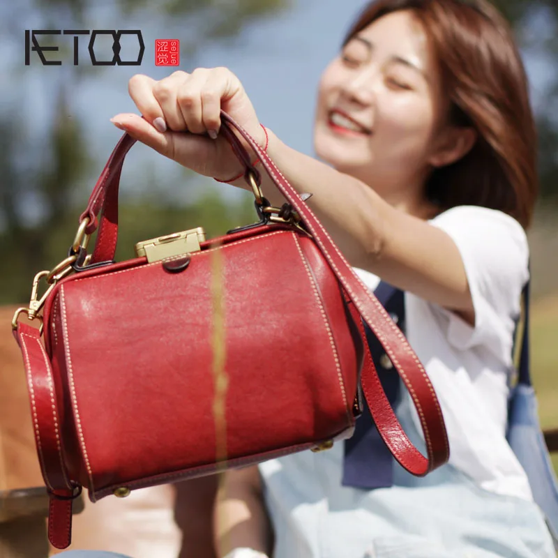 

AETOO Red handmade cowhide handbag retro lock Chinese style mouth gold bag handbag leather shoulder diagonal doctor bag