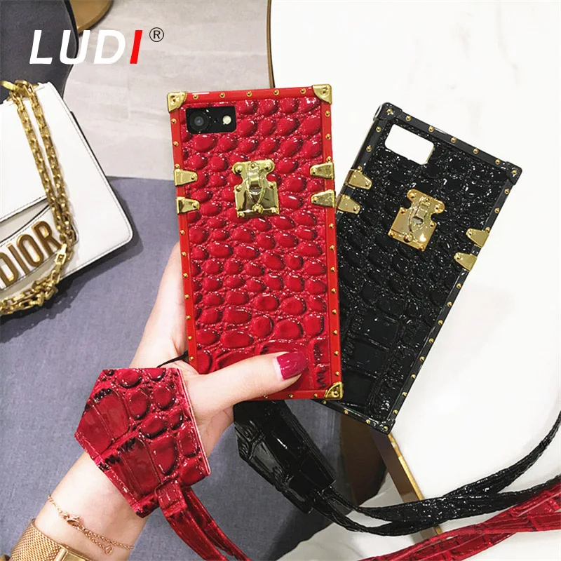 

LUDI Europe Crocodile Skin Pattern Gold Button Case Strap For iPhone X/8/7/8plus/X/XS/XR/MAX Soft PU back cover For iPhone 6/6S