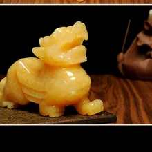Китайская Скульптура ручной работы нефрит показывает желтый талисман нефрита Pi Xiu