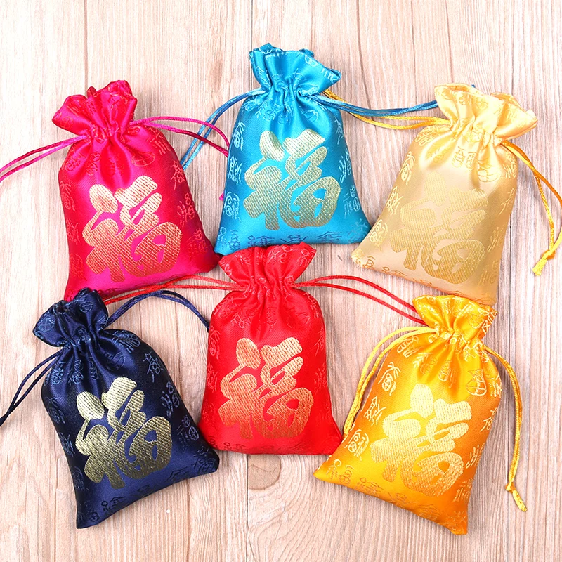 

Cheap China Fu Silk Bag Christmas Small Gift Bags Drawstring Brocade Jewelry Pouch Wedding Party Favor Bags for Candy Tea 50pcs
