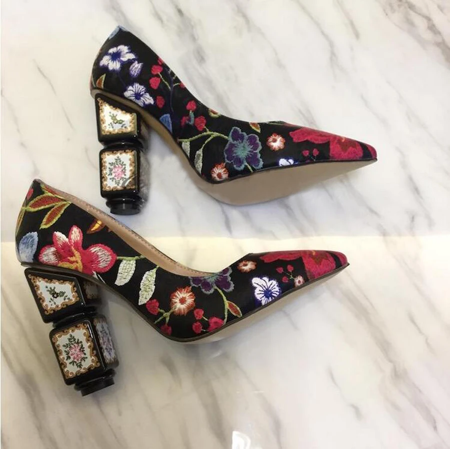Knsvvli/модные женские туфли-лодочки с вышитыми цветами; элегантные женские модельные вечерние туфли с острым носком на необычном каблуке; Каблук 10 см