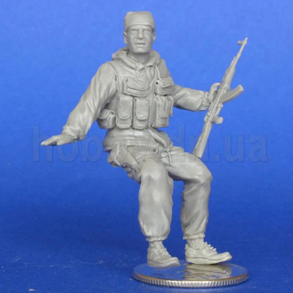 

1/35 The Russian soldier for BTR-70. Afghanistan resin kit soldiers GK Military theme scene combination Uncoated No colour