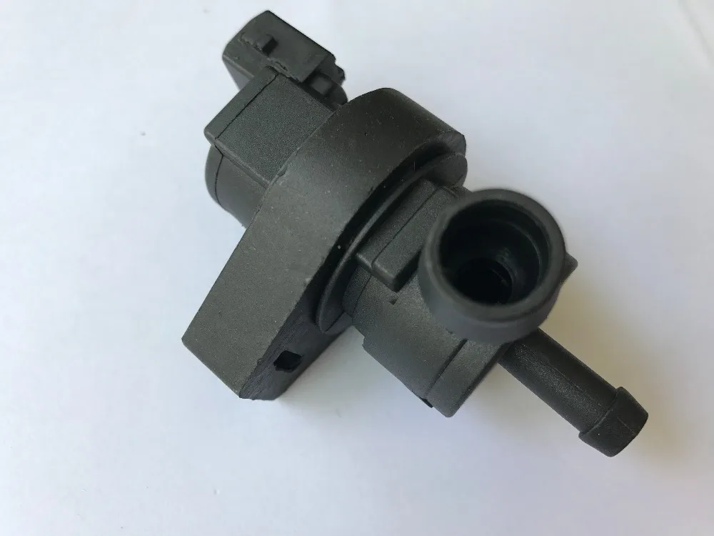 Car & Truck Parts Fuel Tank Breather Valve Purge Valve Vaico V20771005