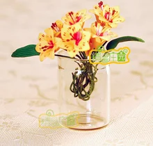 Mini dollhouse Mini furniture model of the transparent parts of the glass vase of a small