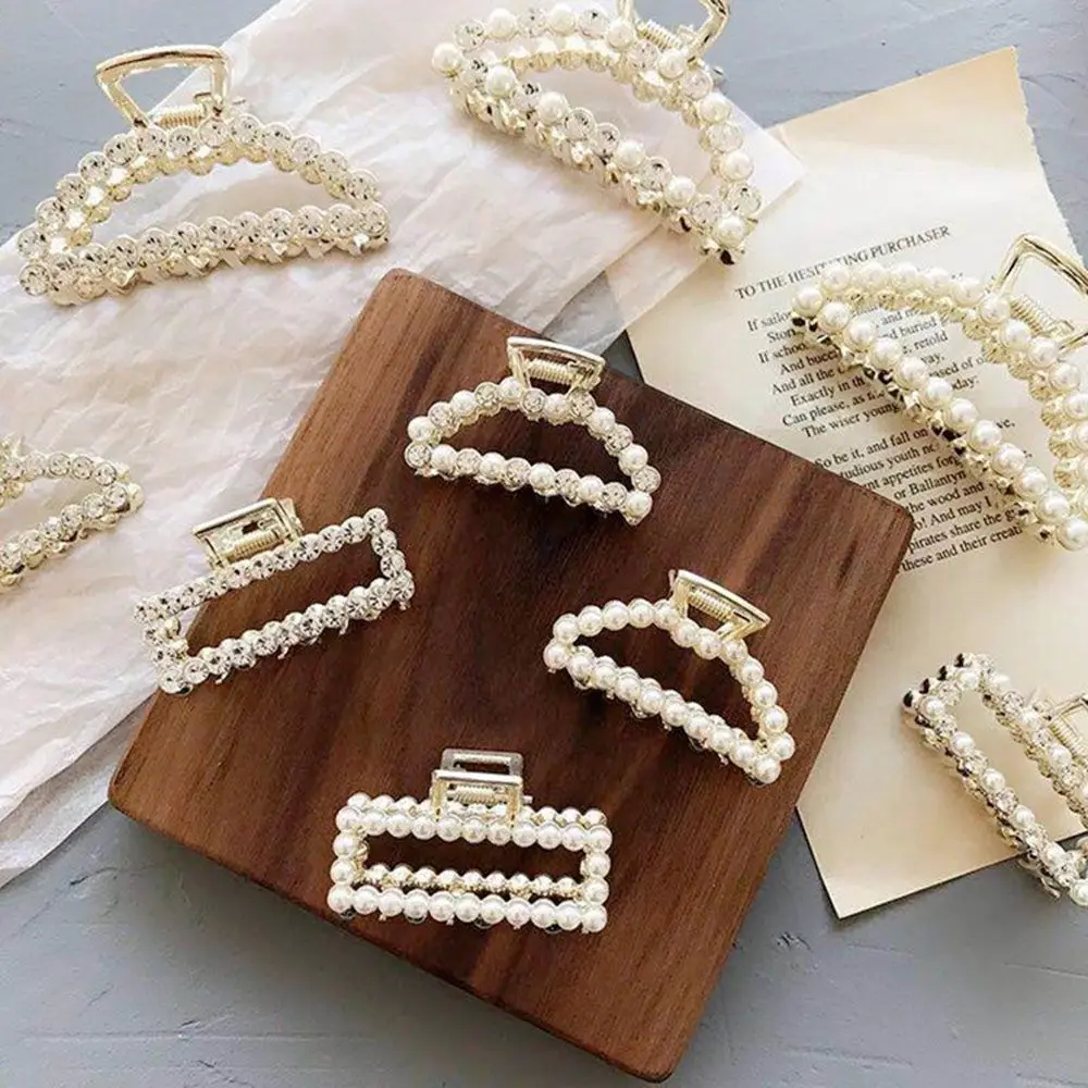 

Fashion Women Pearl Hair Accessories Hairpins Crab Clips Retro Mini Butterfly Hair Claw Clip Headband for Lady Girls Hot Sale
