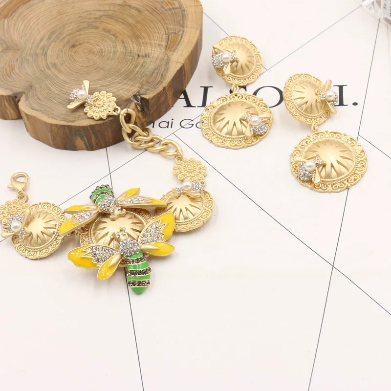 Европа и США Мода в стиле барокко мелкой Bee цепи Азии золотой браслет небольшой свежий браслет 1305