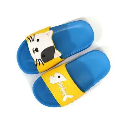 Новые летние детские тапочки для девочек пляжные сандалии для мальчиков детские милые домашние тапочки из ПВХ на плоской подошве Вьетнамки детская обувь для ванной комнаты - Цвет: Blue