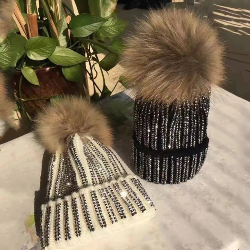 pom pom hat (1)