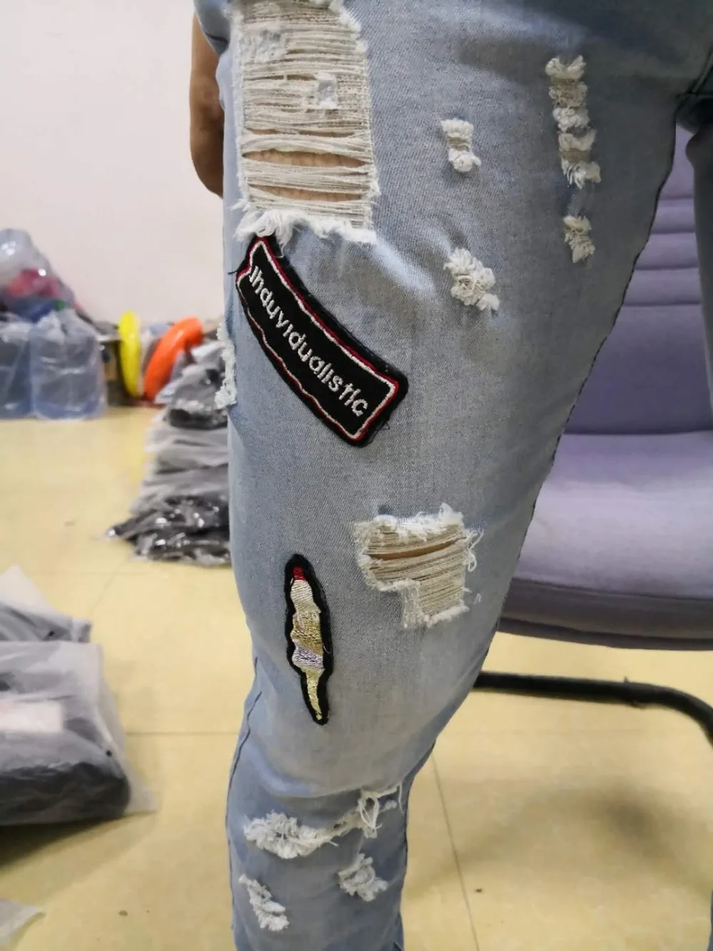 Модные новые мужские джинсовые брюки с вышитыми дырками, брюки, Мужская Уличная одежда в стиле хип-хоп, обтягивающие джинсы с налокотниками, в стиле кэжуал