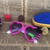 Солнцезащитные очки для малышей в форме сердца с бантом, пластиковые темные очки, детское платье, реквизит для фотосессии, 2 шт./лот - Цвет: Розово-красный