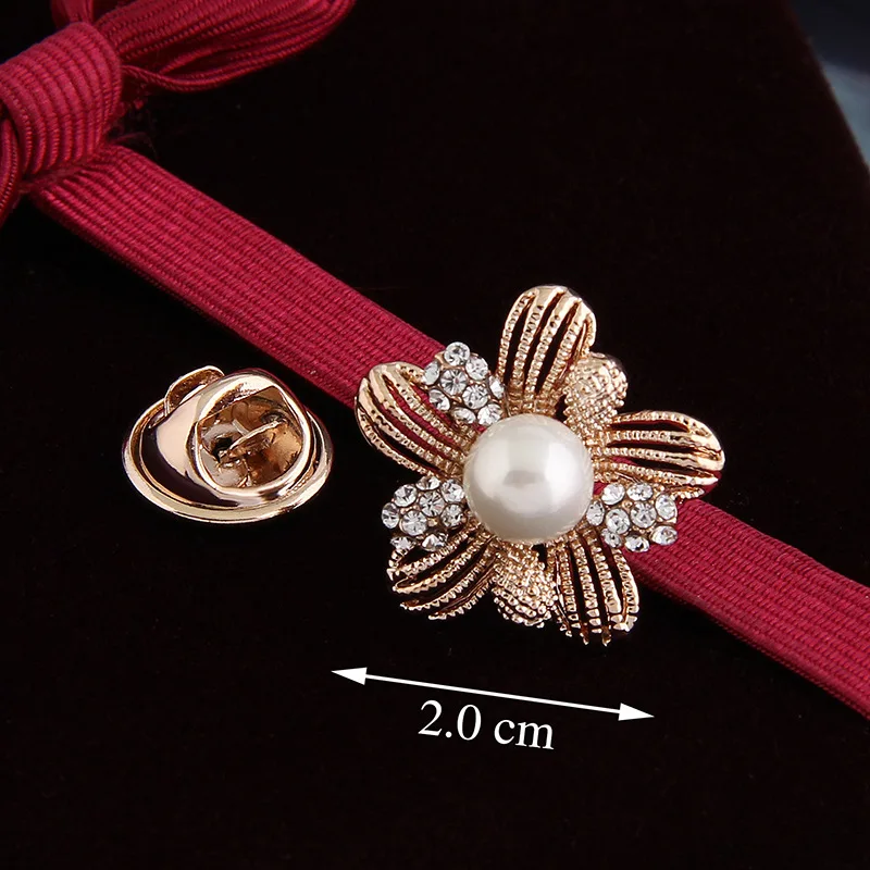 Hollow Rhiestone and Pearl Flower Brooches For women,Exquisite