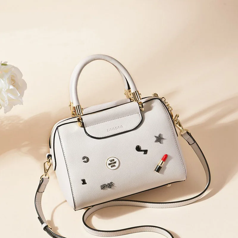 

HJKL New PU Leather Women's Handbags Rivet Decoration Solid Single Shoulder Bag Ladies Small Totes Shell Shaped Boston Bag 2018