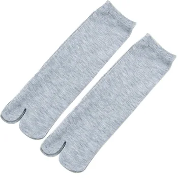 

Anime Cosplay Flip Flop Sandal Socks GINTAMA / Bleach Cartoon Two Foot Finger Socks for Halloween Clogs Japan Geta Stockings