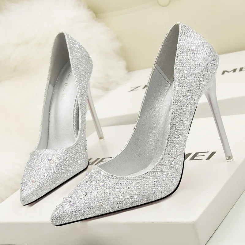 Ou Mo brand high quality women?s High heels Bordered Colorful diamond Female sandals Shallow mouth pointed toe wedding shoes Ou Mo brand high quality women?s High heels Bordered Colorful diamond Female sandals Shallow mouth pointed toe wedding shoes