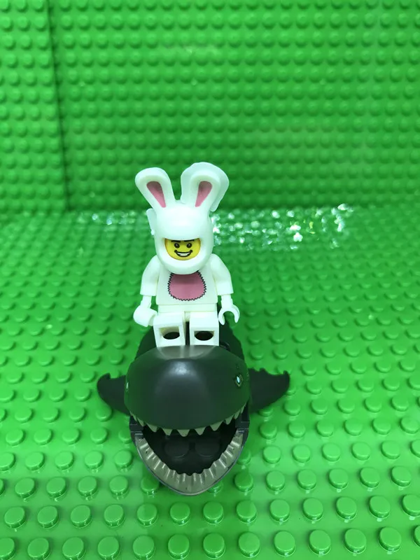 

XINH 40PCS PG1008 Pirates of the Caribbean Ghost Zombie Shark eat Rabbit Carrot 8831 Building Blocks Best Children Gift Toys