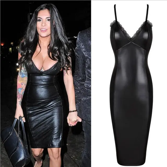 vestido de couro com decote