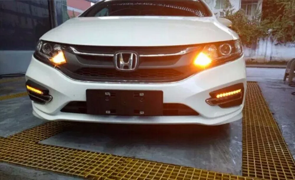 

eOsuns led drl daytime running light with yellow moving turn signal for honda jade 2017-18, 2pcs