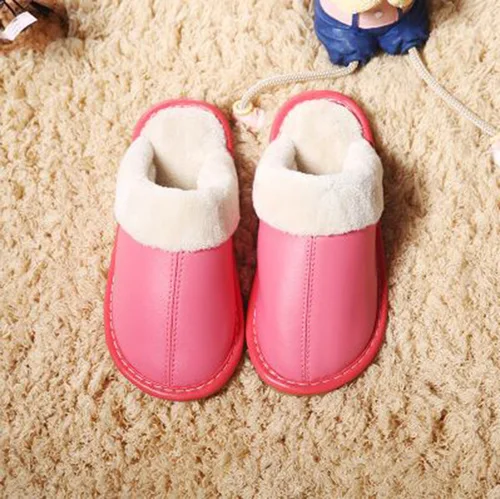 Детская Водонепроницаемый хлопка тапочки домашние теплые детские для маленьких девочек мальчиков модные Нескользящие осень-зима Indoor кожаные шлепанцы - Цвет: Pink