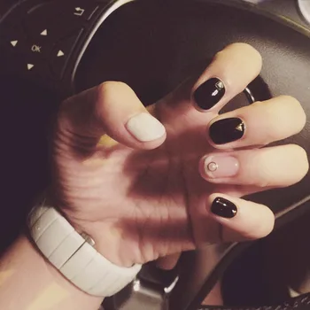 

Elegant classic black and white pure color false nails 24pcs with glue Cute 3D fake nails short lady full nail tips Bride