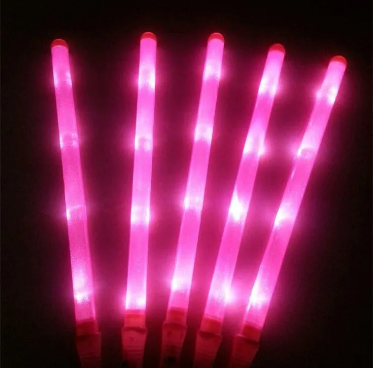 Светящиеся палки. Хис палочка. Светящиеся палочки. Палочка химсвет. Голубая светящаяся палка.
