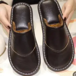 Кожаные тапочки из хлопка; Мужская зимняя домашняя обувь; нескользящая подошва из говядины; водонепроницаемые теплые кожаные тапочки для женщин - Цвет: brown