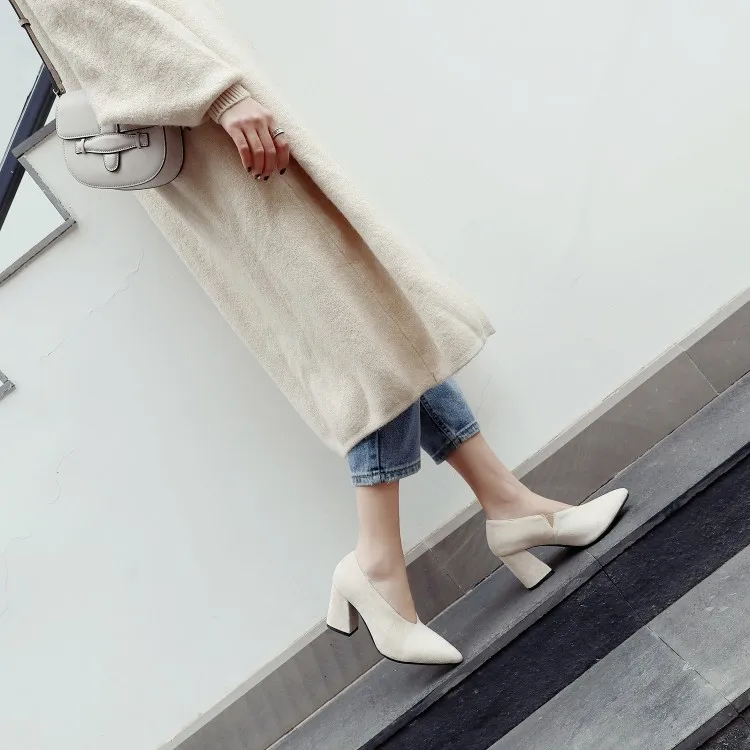 Sianie Tianie/пикантные модные женские туфли-лодочки из искусственной замши, флока, с острым носком, на высоком квадратном каблуке, с v-образным вырезом; Женская Офисная Свадебная обувь