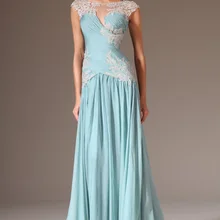 Новое вечернее платье трапециевидной формы с глубоким вырезом и коротким шлейфом