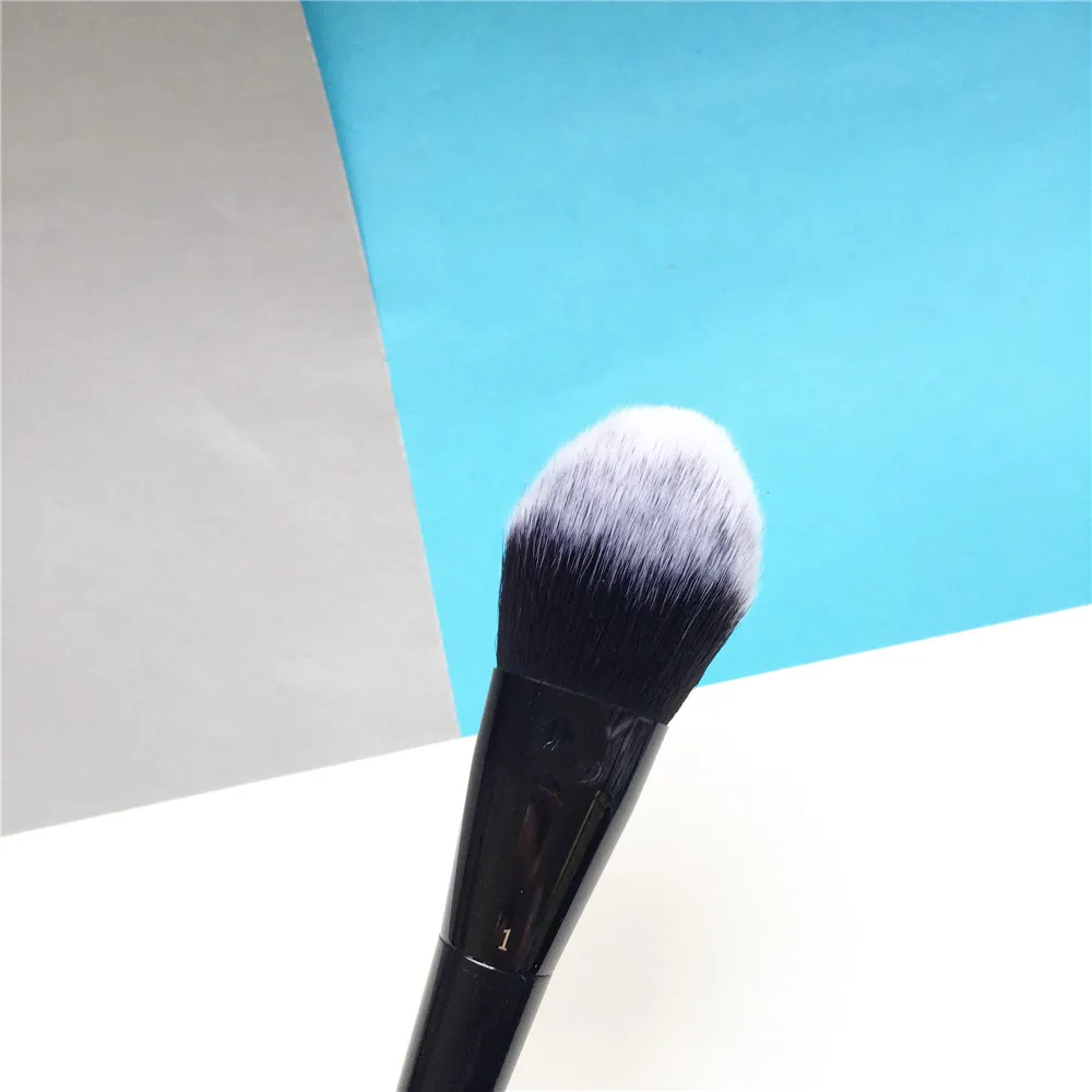 Kat Von D Lock it Edge Powder Brush #1 _ 3