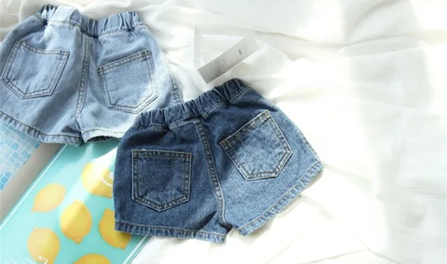 Летние футболки для девочек ясельного возраста, модные корейские повседневные штаны с эластичной резинкой на талии для девочек 2, 3, 4, 5, 6 лет, джинсовые шорты для маленьких девочек, новинка