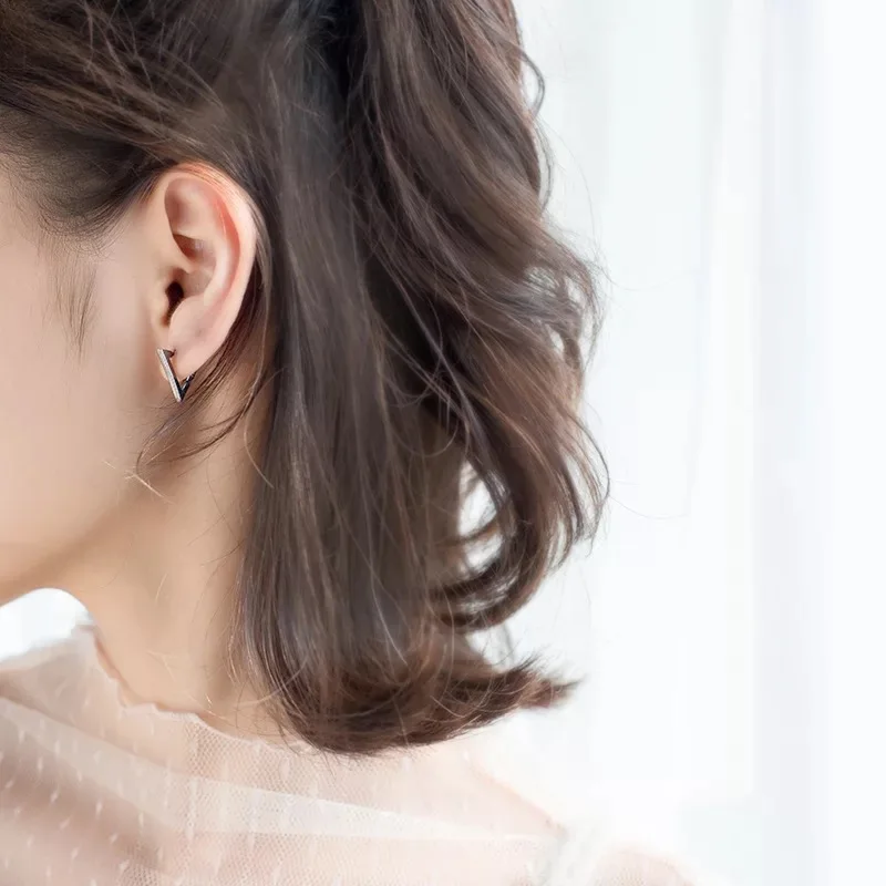 

New 925 sterling silver triangle ear buckle temperament personality wild simple ear bone wonmen men