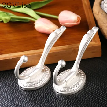 

QGVLish 2Pcs Vintage Wing Hook Curtain Accessories Coat Hanger Tieback Buckles Tassel Tower Brush Hooks Curtain Holdback Holder