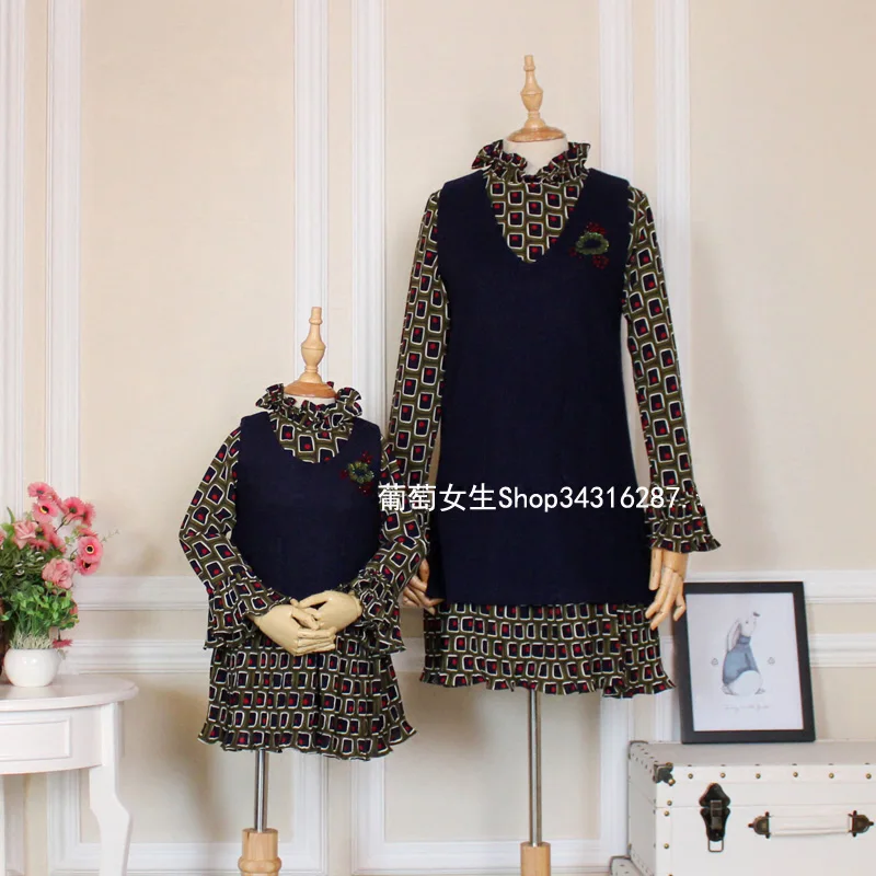 

Mommy and Me Mother Daughter Dresses 2017 Autumn Winter Family Matching Outfits Two Pieces Sets Velvet Vest + Princess Dress