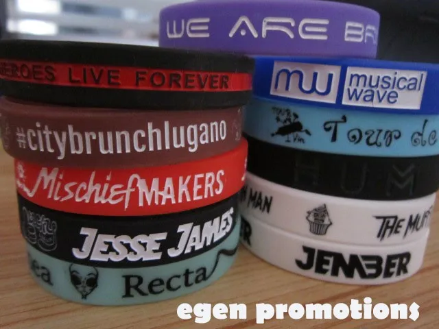 

500pcs caved logo silicone bracelet cheap promotional rubber wirstbands for party personalized text debossed bracelet