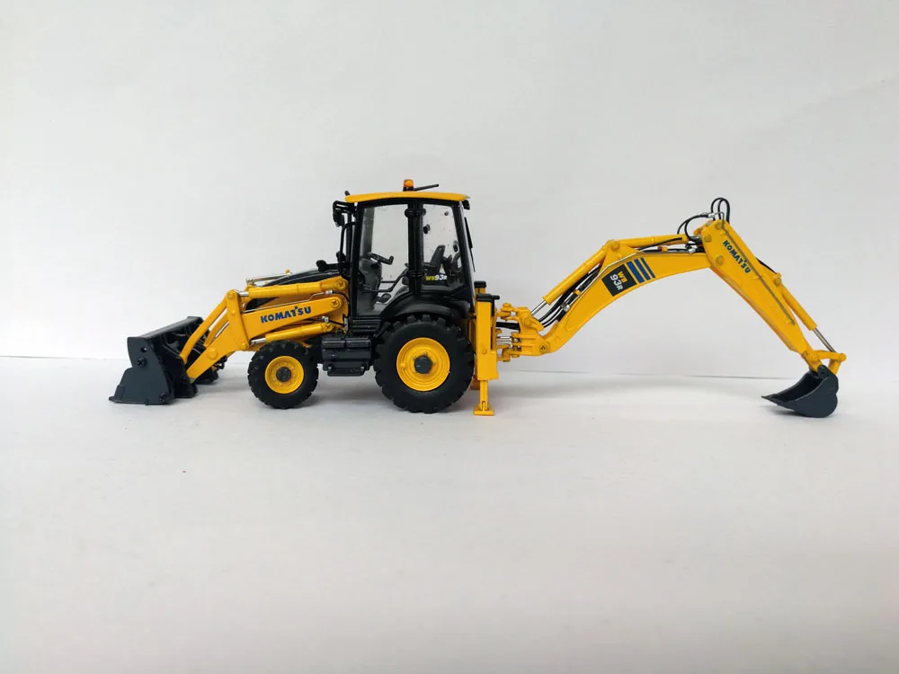 

UH-8142 1:50 Komatsu WB93R-8 Backhoe Toys