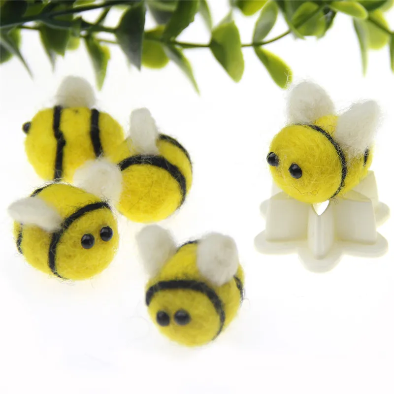 

5pcs Handmade Needle Wool Felt Bee Home Party Hanging Decoration DIY Fashion Hair Accessories Finished 3D Cartoon Bee
