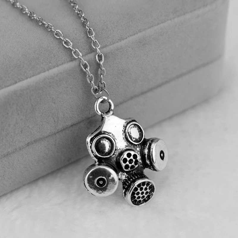 

Doctor Who Inspired Gas Mask Metal Necklac Bio Hazard Charm Necklace Steampunk Gothic Pendant Horror Cosplay Jewelry