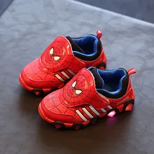 Детская Обувь LED Обувь для девочек Спортивная обувь осень-зима Spiderman Flasher Дети Мода Спорт Обувь для мальчиков свет Обувь Размеры 26-31