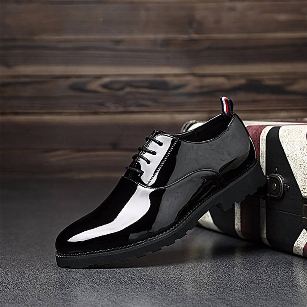 

Man Vintage Carved Brogue Flats shoes Casual Party Driving Oxfords 2018 Mens Dress Office Leather Shoes 8856