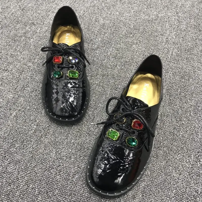2019 New Rhinestone Women Flat Shoes Red Green Crystal Decor Lace-up Loafers Luxury Shiny Flats Soft Leather Comfortable Shoes