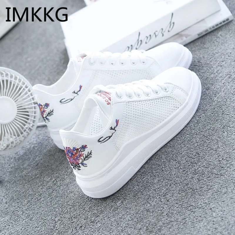 

Women Casual Shoes Summer Spring Women Shoes Fashion Embroidered Breathable Hollow Lace-Up Sneakers Women shoes A00100